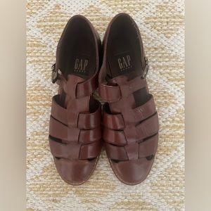 Vintage 1990’s Gap Fisherman Sandals! Size 7.5